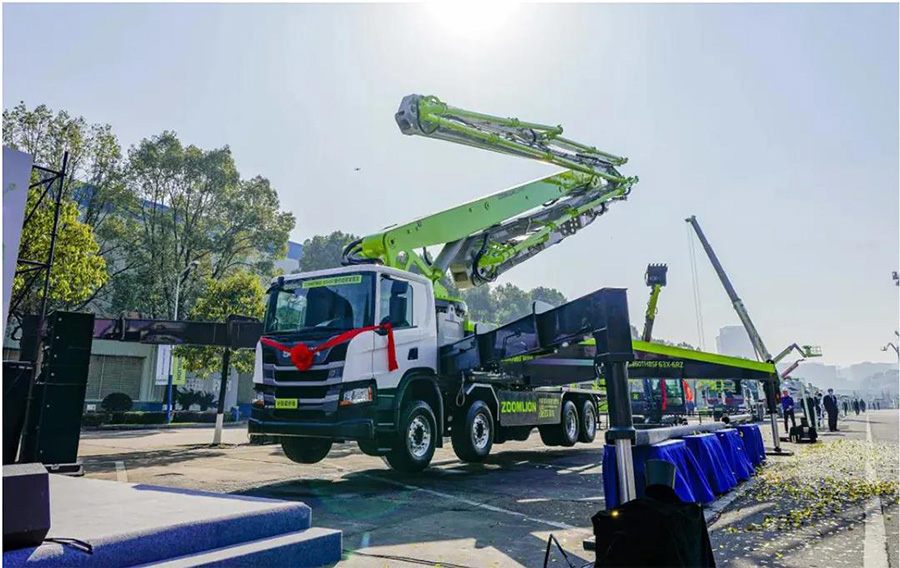 中聯(lián)重科63米炭纖維復合材料臂架泵車