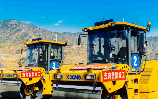 徐工無人集群路面機(jī)械在京雄高速、攀大高速等重點(diǎn)工程中應(yīng)用