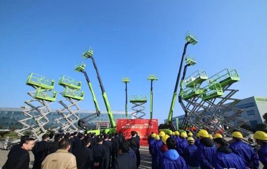 ▲中聯(lián)重科高空作業(yè)機(jī)械公司開門紅發(fā)車儀式現(xiàn)場(chǎng)