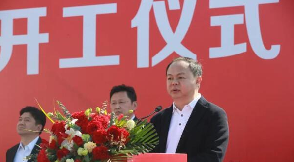 鄭建新代表長(zhǎng)沙市委市政府向重大項(xiàng)目集中開工和“三一中起”竣工投產(chǎn)表示熱烈祝賀