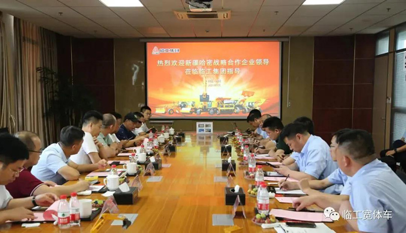 臨工集團(tuán)與新疆大客戶簽訂戰(zhàn)略合作協(xié)議